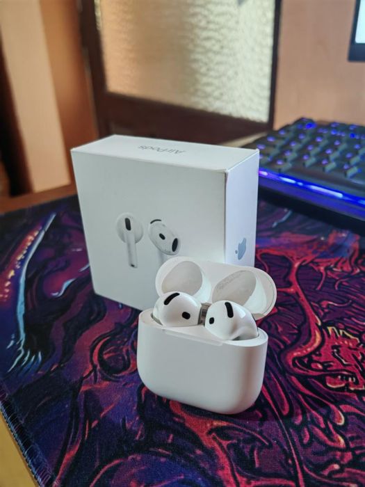 Airpods 4 FARA ANC.