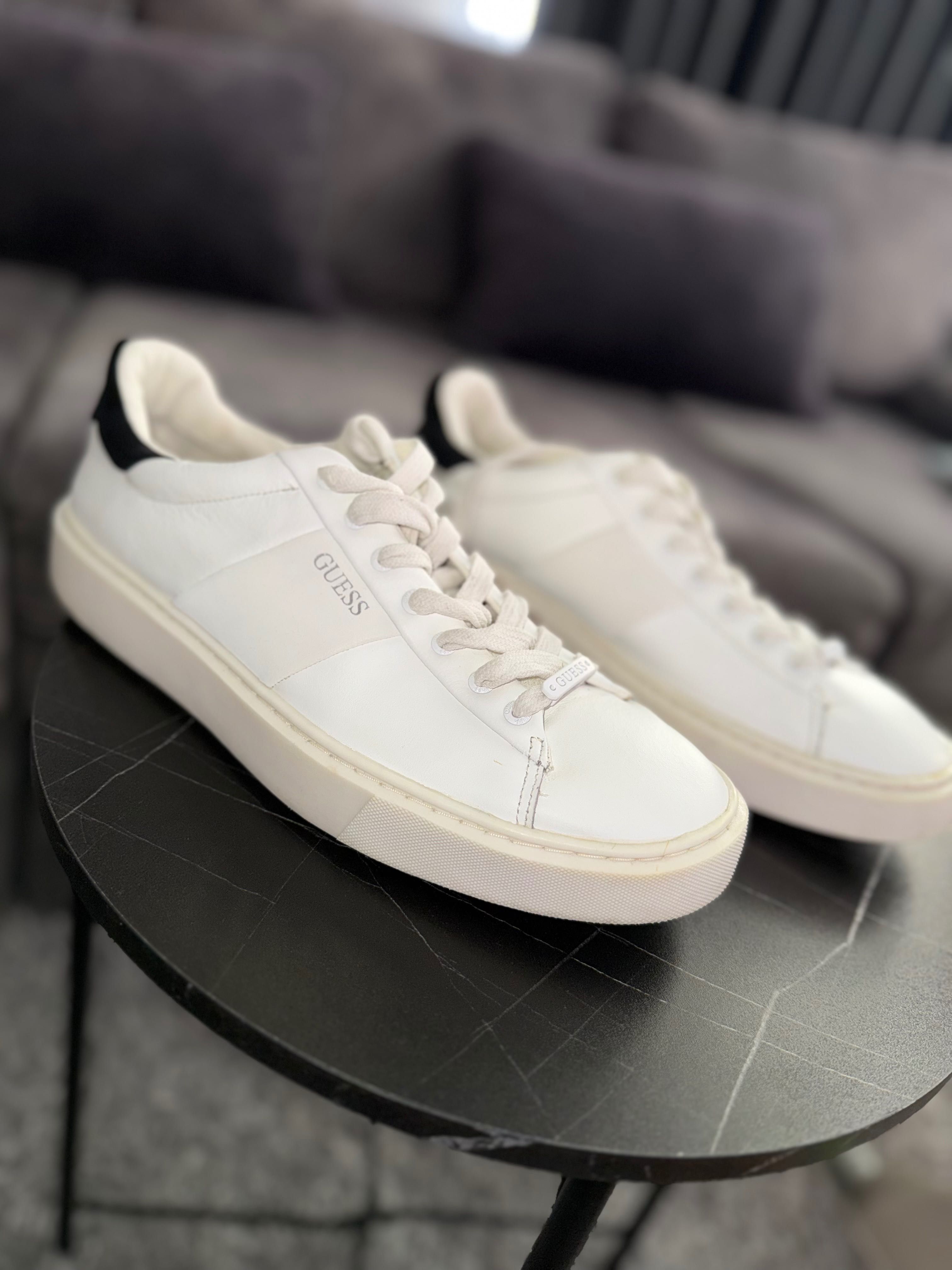 Продавам кецове GUESS