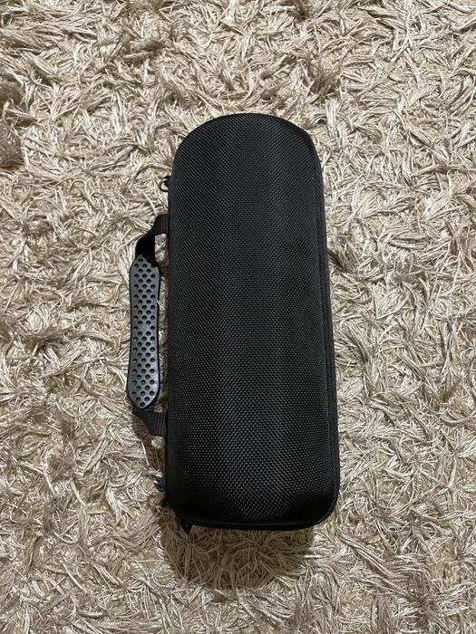 Колонка ,,bose” със зарядно и калъф