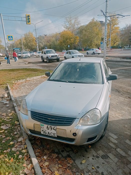 Машина lada priora