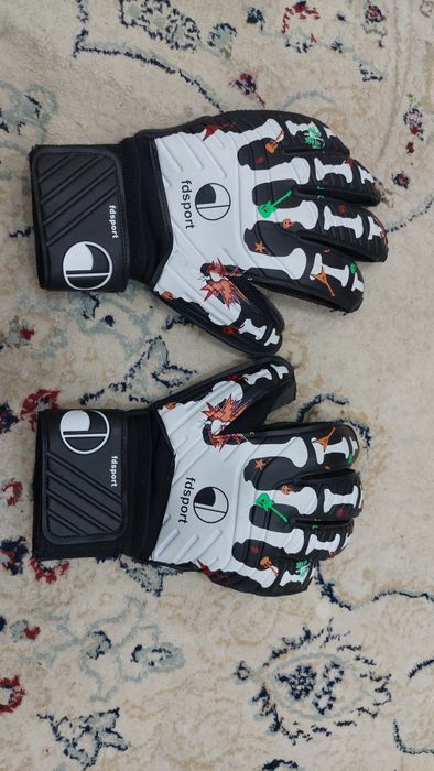 Вратарские перчатки