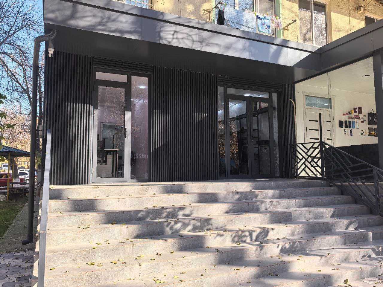 Продается нежилое помещение в Чиланзаре, вдоль дороги 75м2,