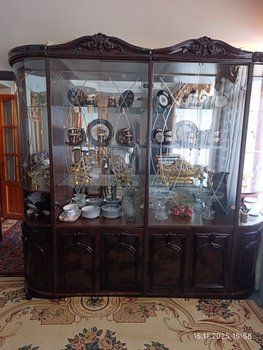 Сервант сотилади