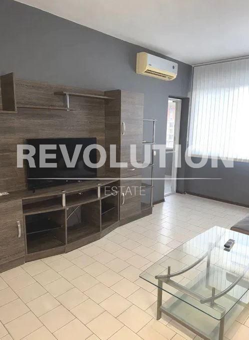 Тристаен апартамент в района на Младост!