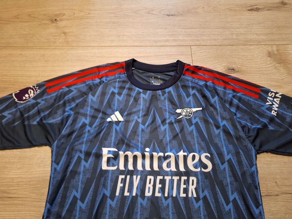 Футболна фланелка на Арсенал сезон 25/26 нов модел!