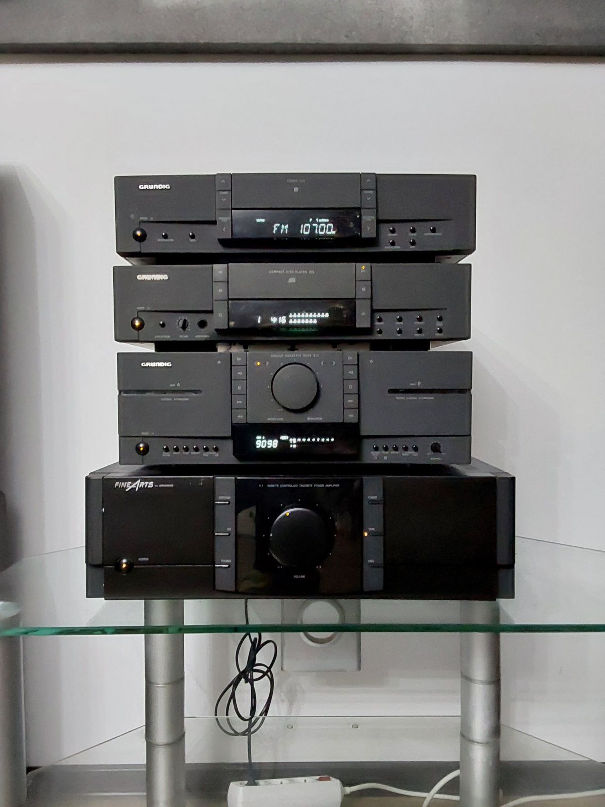 Linie Audio Grundig cu telcomandă