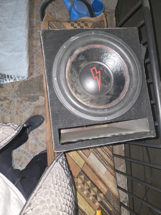 Продам короб с сабвуфером
