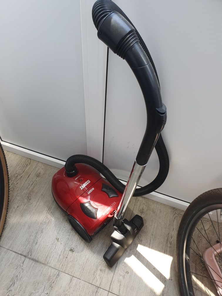 Пылесос Zanussi 1400 ватт