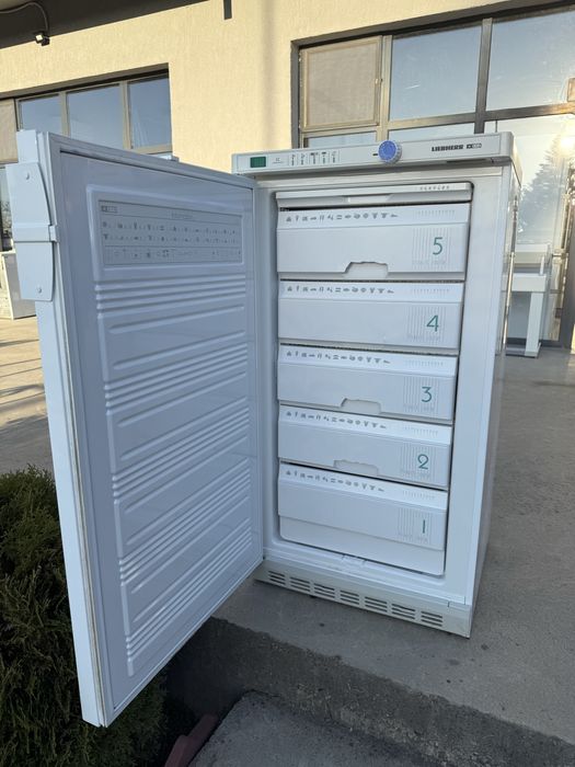 Малък фризер Либхер  113 см 5 чекмеджета