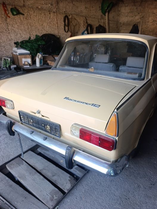 Автомобиль москвич иж412