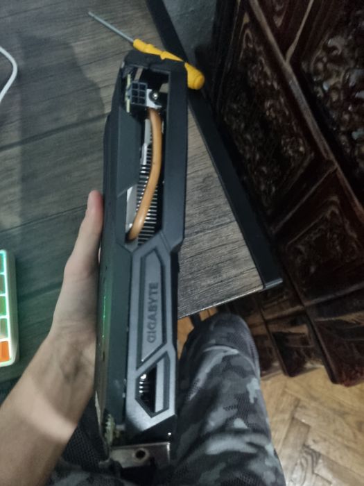 Vand placa video gtx 1050 varianta de 2 gb