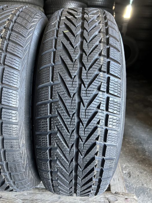 2 anvelope de iarna 215/65/16 Vredestein Profil Nou!