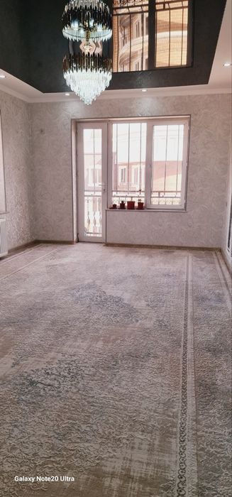 Xon Saroy domdan 4 xonali uy sotiladi.