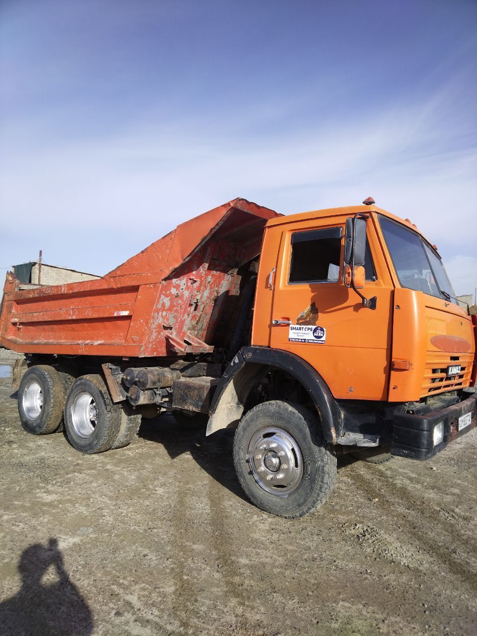 Kamaz sotiladi 9000$ kelishamiz yingil moshinaga barter ham qiilamiz