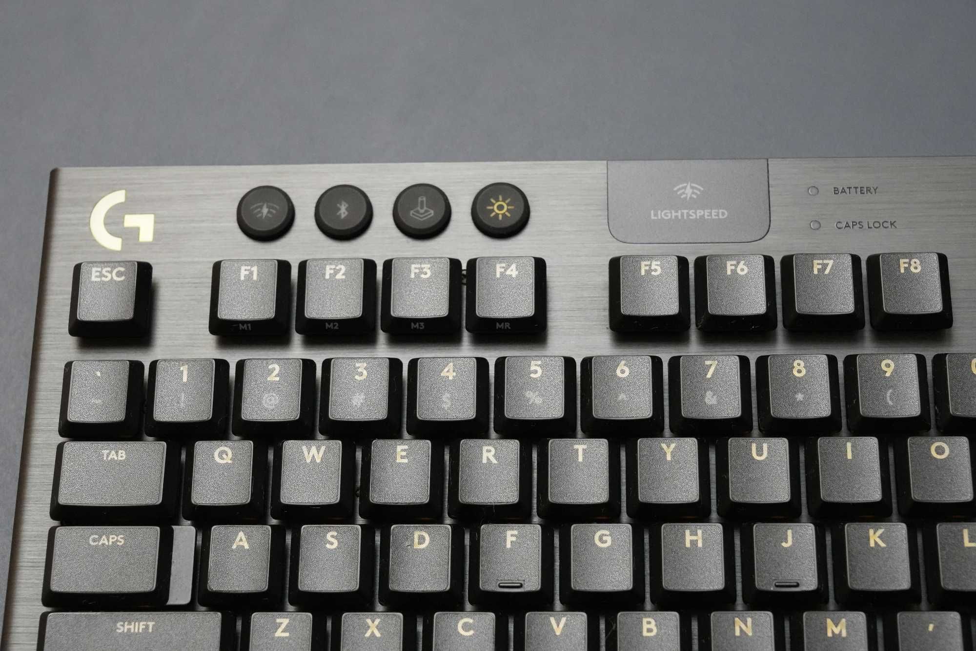 Продавам механична, безжична клавиатура Logitech G915 TKL
