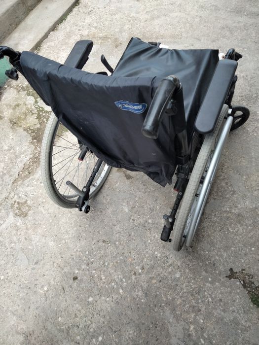 Scaun cu rotile pentru persoane cu dizabilități!