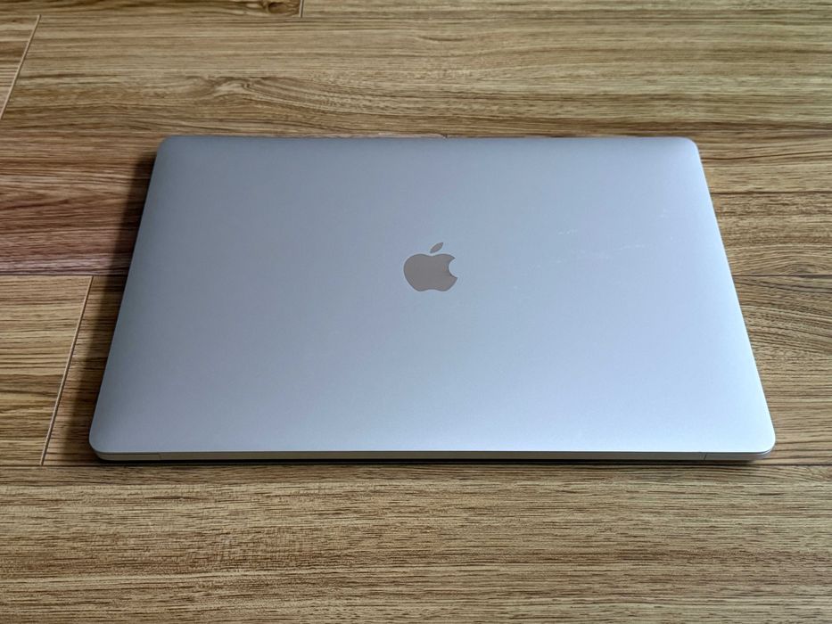 MacBook Pro 15 2019`Core i9-9880H/16GB RAM/512GB SSD/AMD Pro 560X