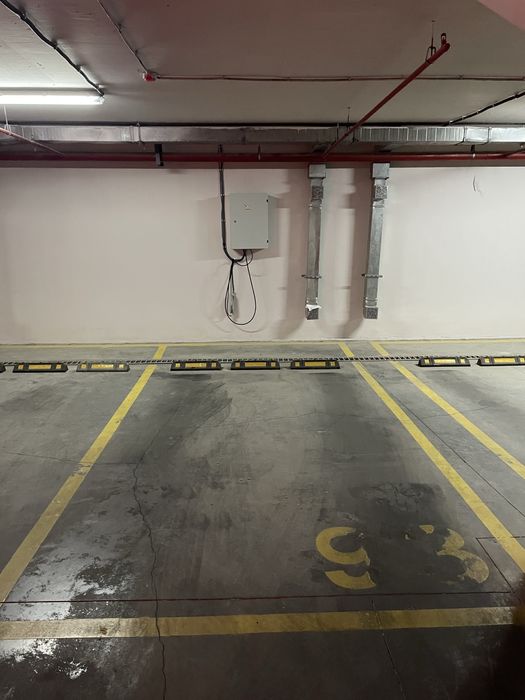 Yesrosti parkovka sotiladi Greenwichda. Продается подземная парковка.