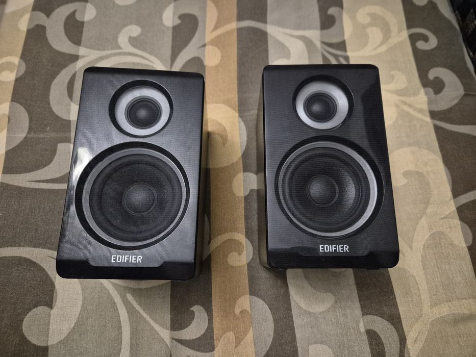 Sateliti Edifier