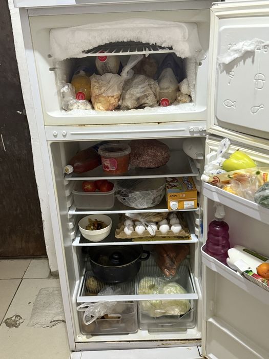 Продается холодильник ,в рабочем состояний, б/у ,не дорого. индезит.