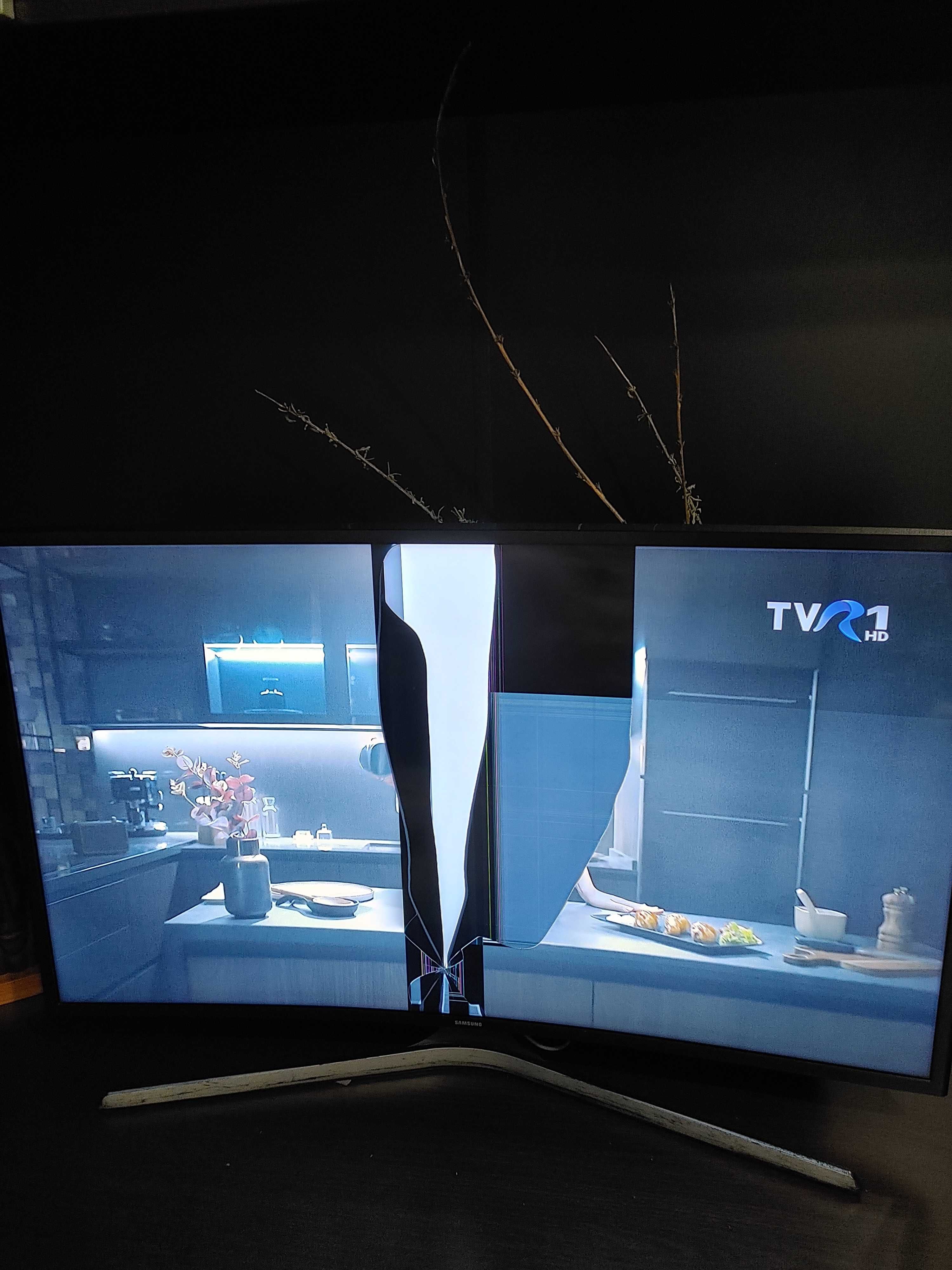 TV SMART SAMSUNG cu ecran curbat 108cm
