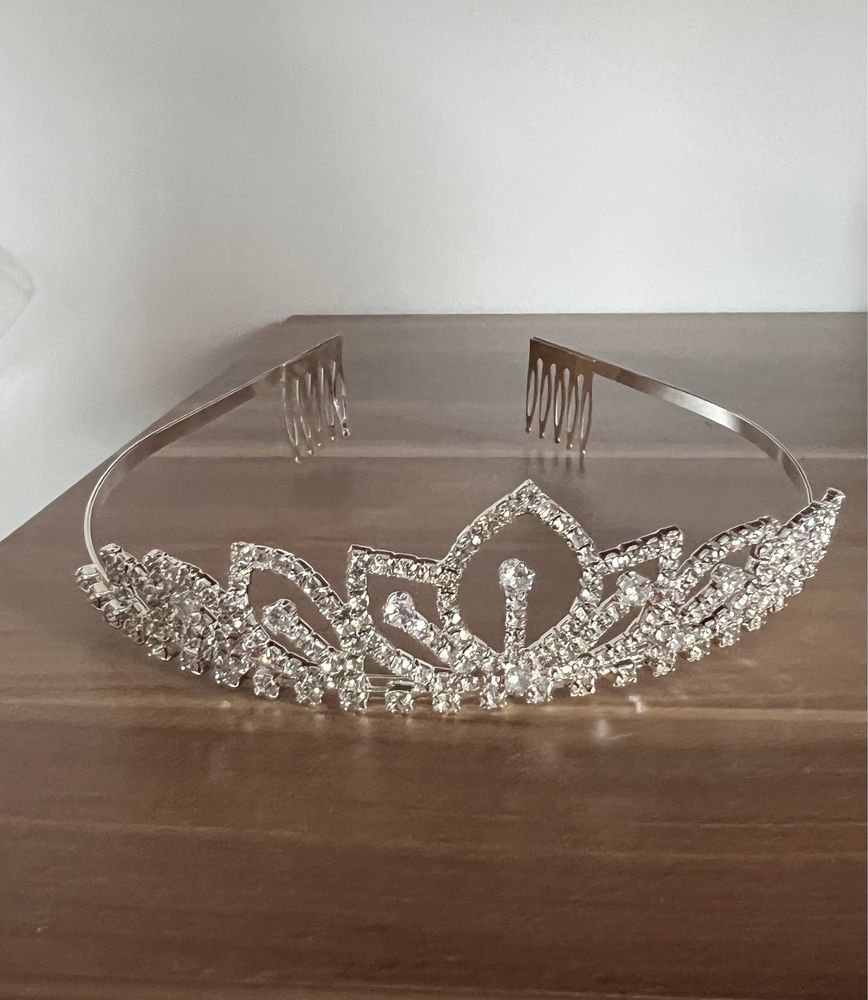 Diadema noua, accesoriu par