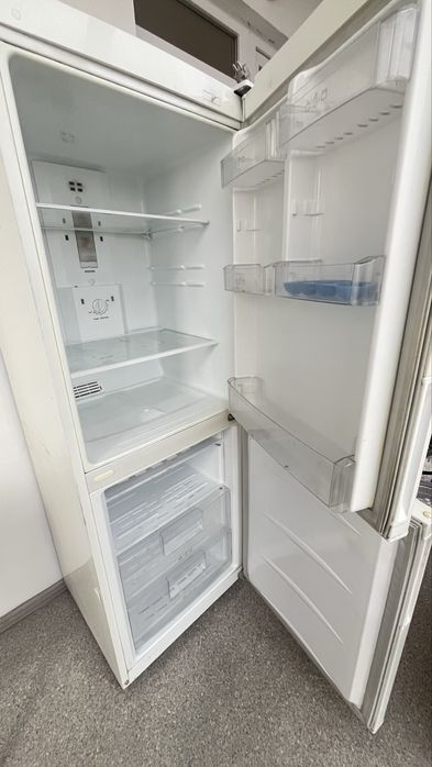 Продам Холодильник LG