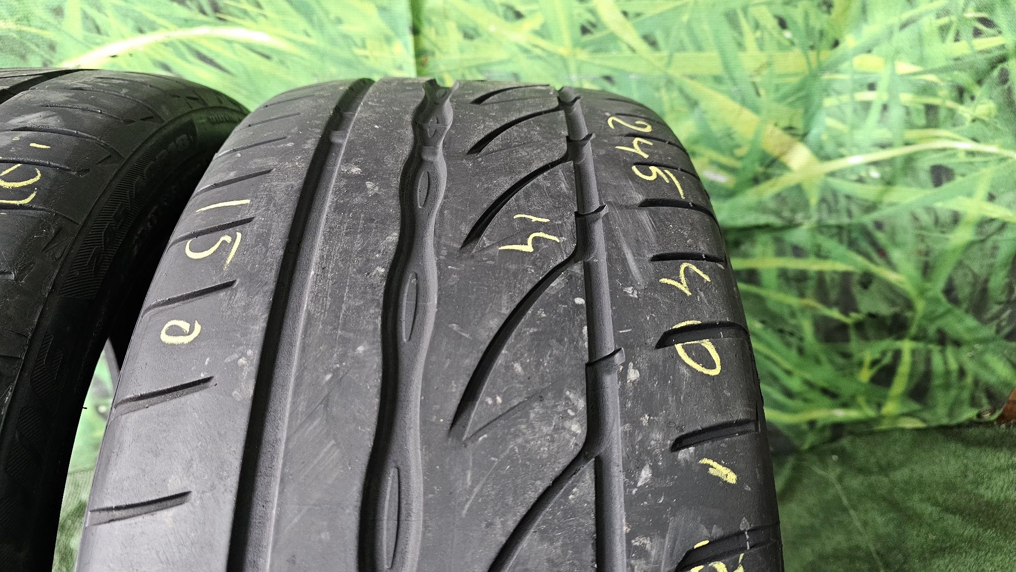 245 40 18 vara bridgestone