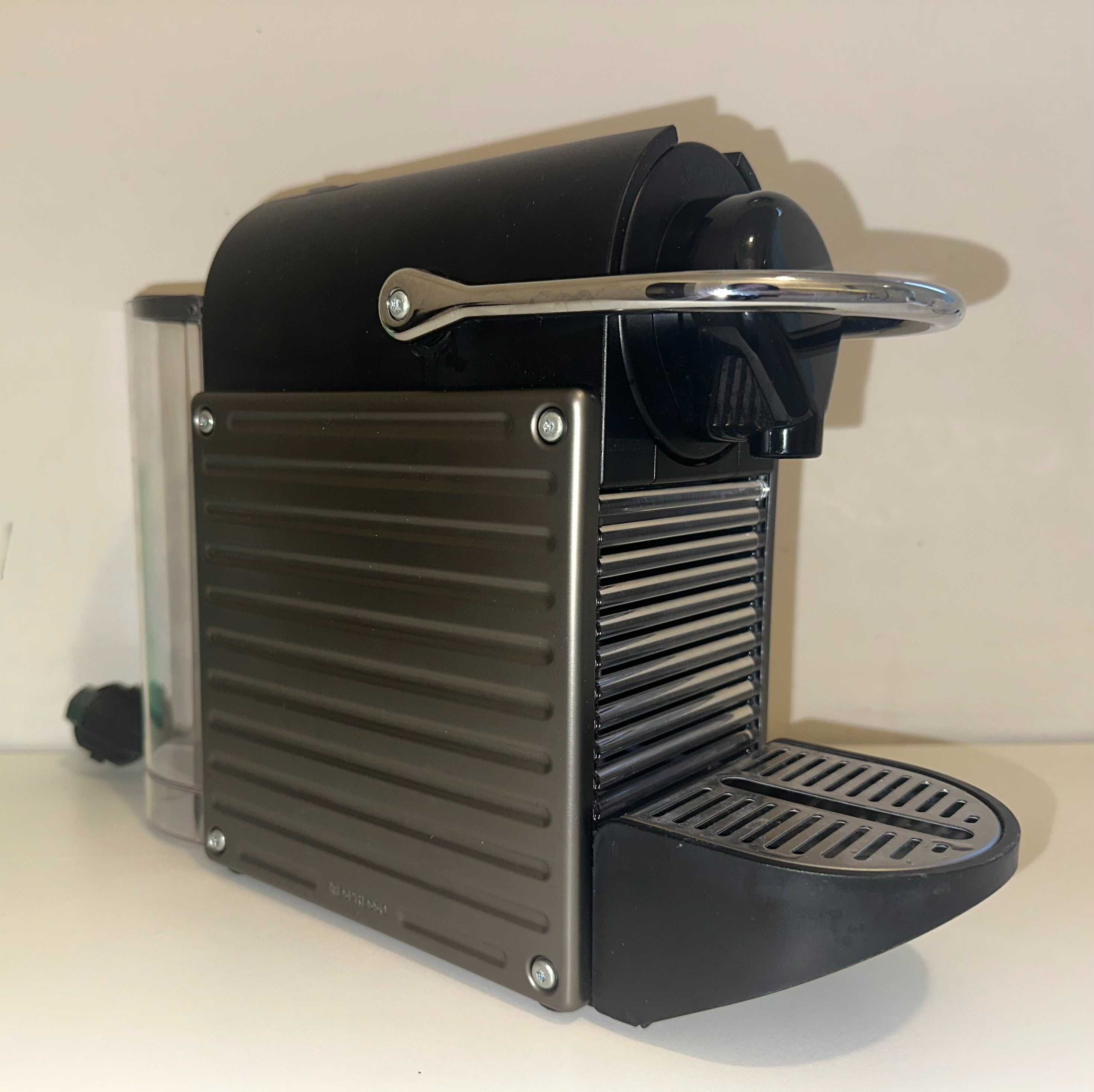 Кафемашина с капсули Nespresso Pixie Titan