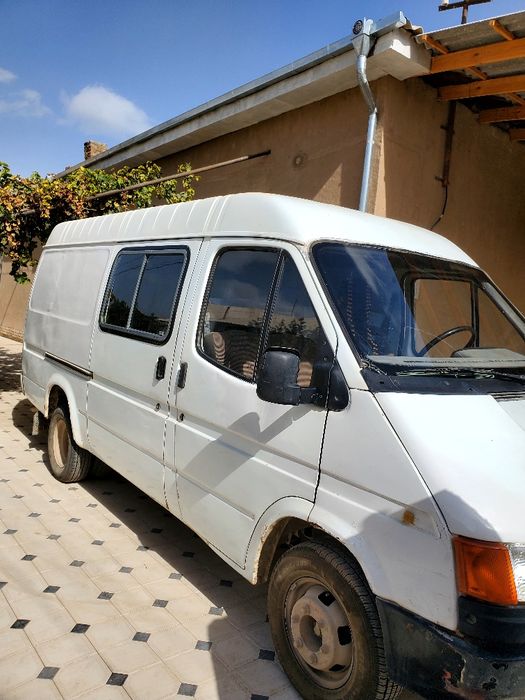Ford avtomobili  yaxshi holda