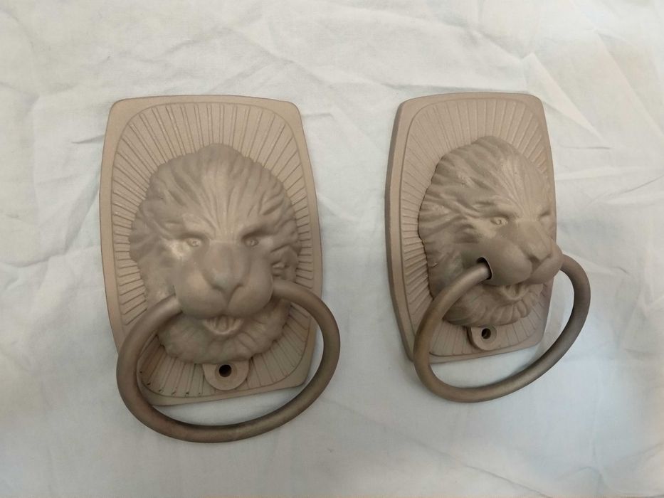 Декоративные ручки для дверей, мебели.