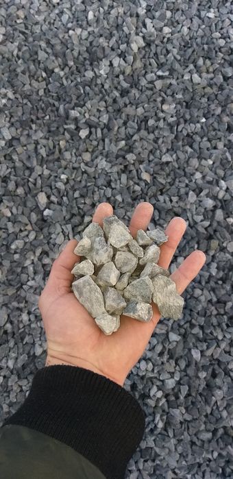 Piatră spartă pentru terasamente .