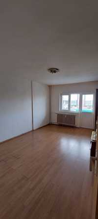 Ofer spre închiriere  apartament cu 3 camere în Craiova, zonă Ciupercă