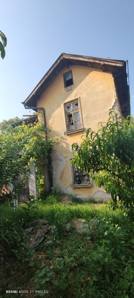 Продава се Къща в Лом - 1800 кв.м за 23 €/кв.м - Снимка #2