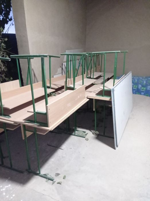 Bolalar uchun darslik stol stullar