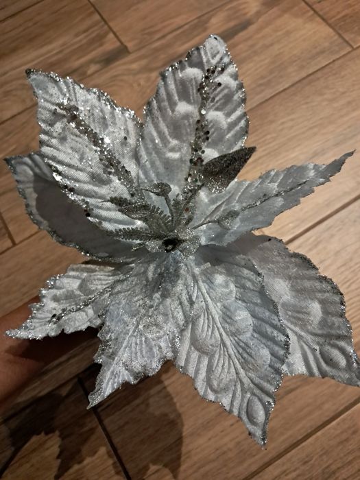 Set 6 flori argintii pentru brad.