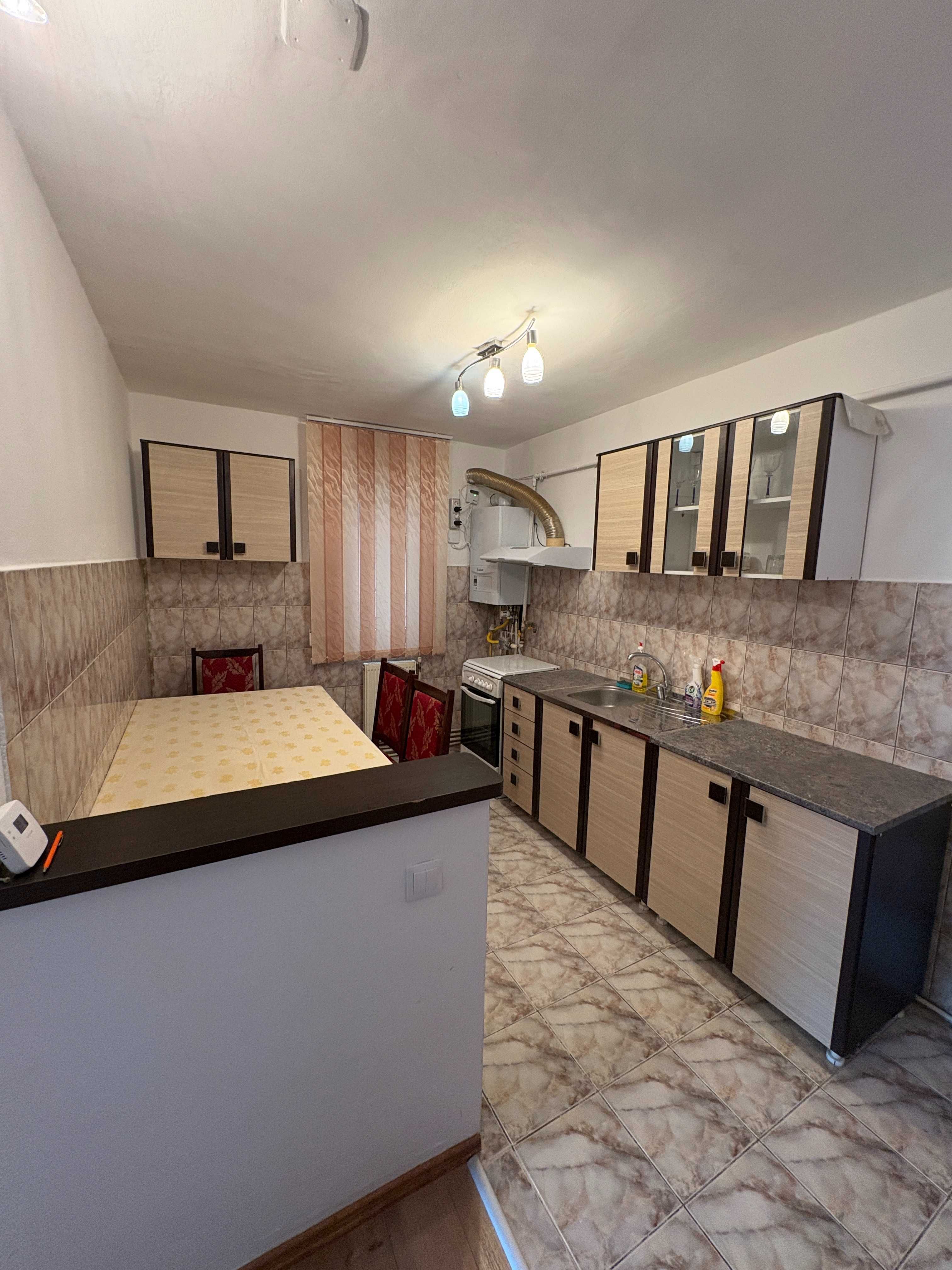 Apartament 3 camere de închiriat, zona Centru, Alba Iulia