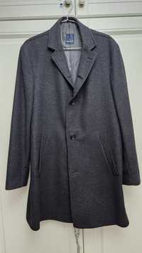 Фирменное мужское пальто