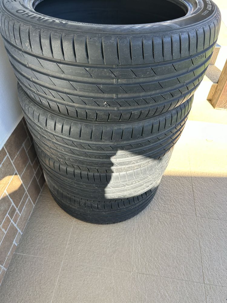 Kumho ecsta  245/45/19 летни