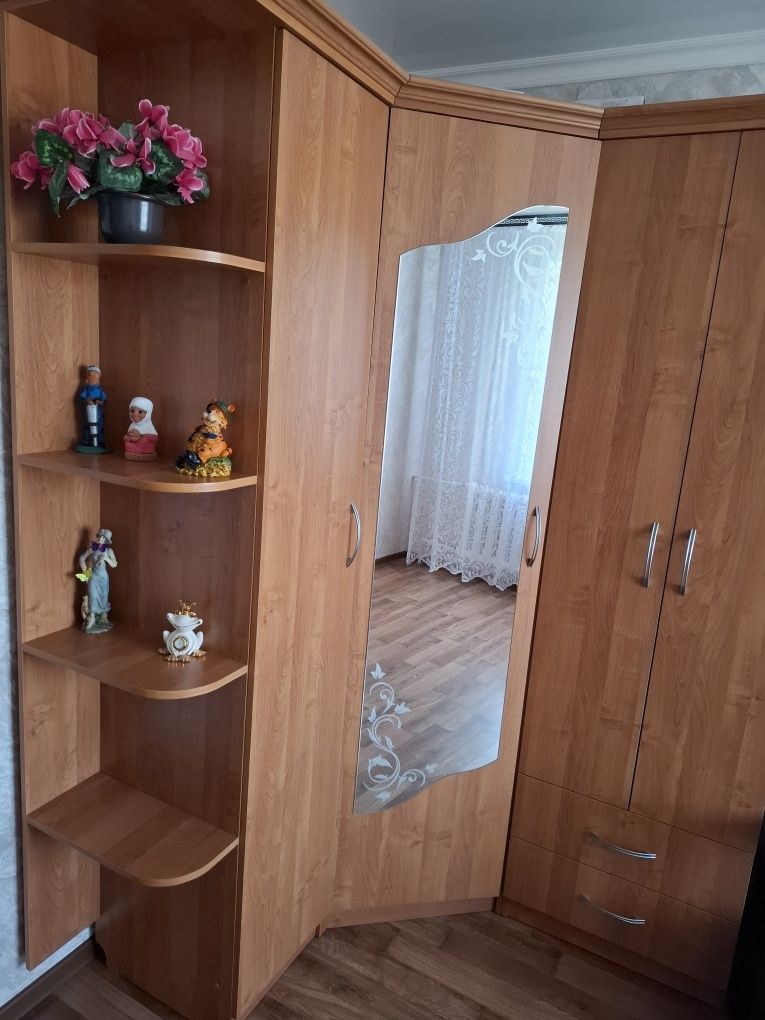 Продам бельевой шкаф угловой