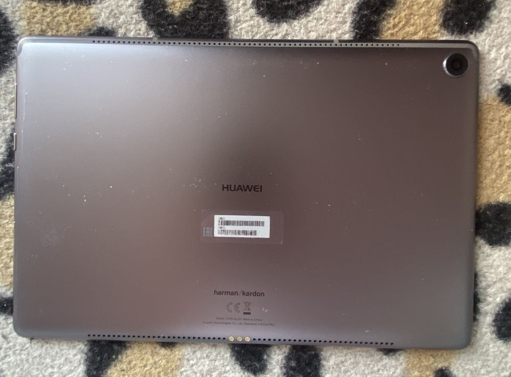 Планшет HUAWEI в хорошем состоянии 64GB