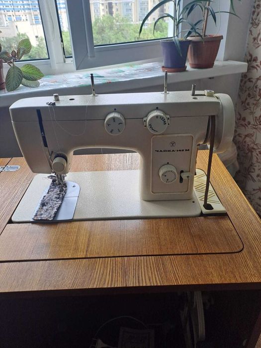 Ножная швейная машинка "Чайка 142 М "