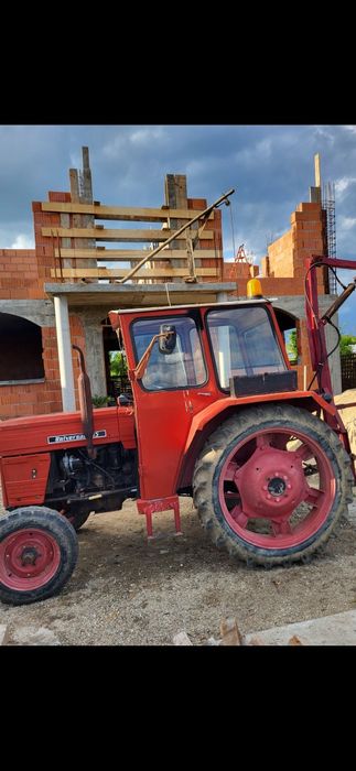 Vând tractor u445