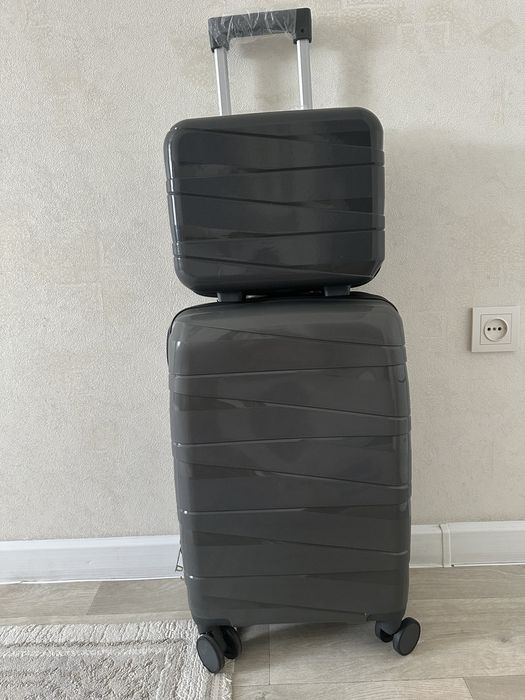 Новый    Асвалть тустес чемодан       набор сатылады