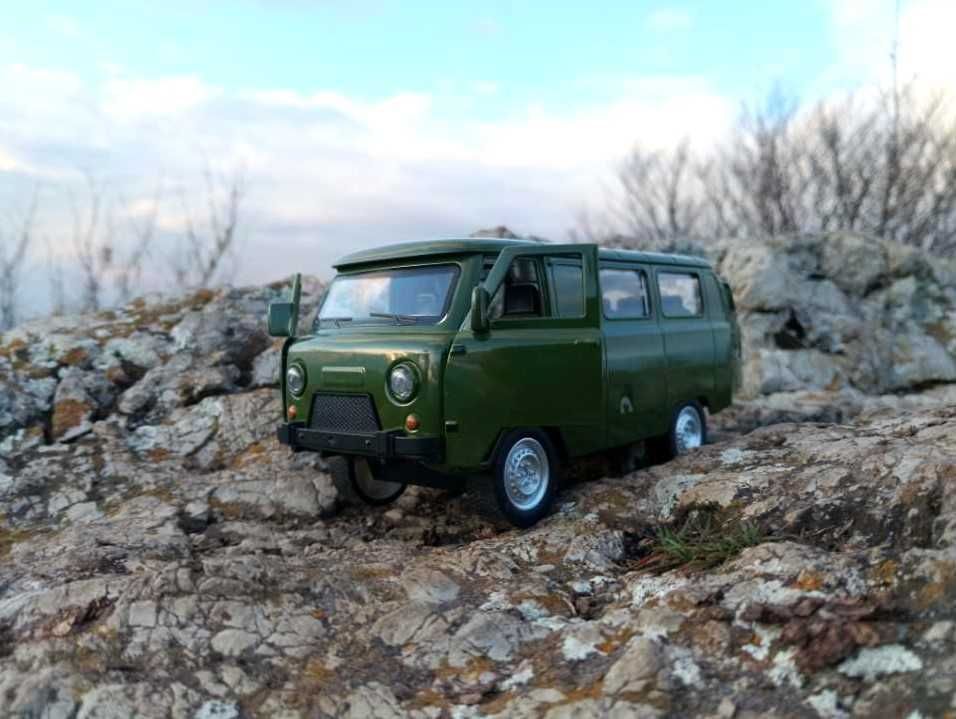 Модел-играчка УАЗ-452 в мащаб 1:24