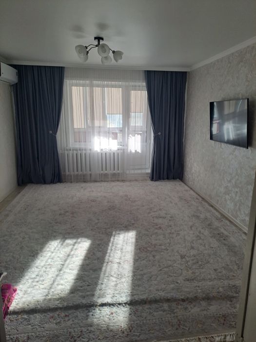 Район 8 школа . 3 ком квартира з-этаж.