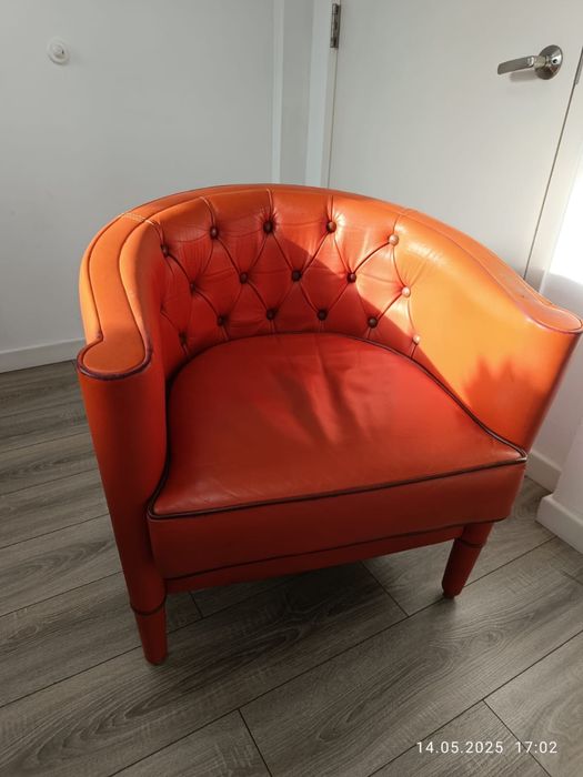 Кресло (кожа, цвет Hermes), б/у, 60000 тенге за штуку