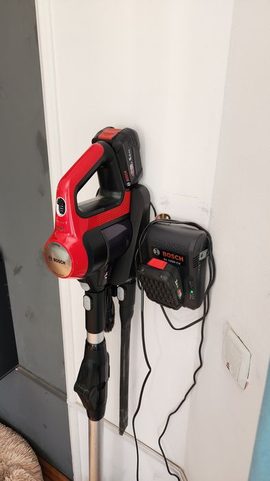 Aspirator vertical Bosch Unlimited 7 ProAnimal,set