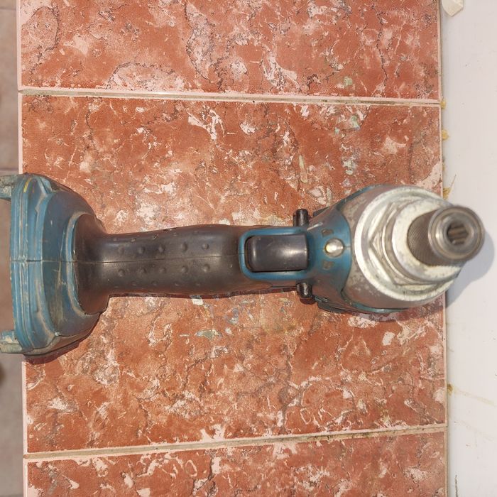 Импакт драйвер макита