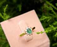 Inel din aur de 14K cu smarald si diamante naturale
